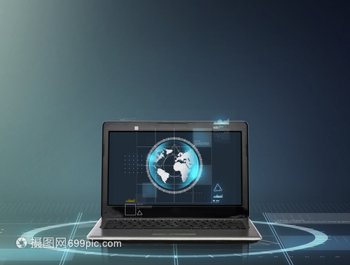 技术网络笔记本电脑与地球仪屏幕上的灰色背景屏幕上地球仪的笔记本电脑